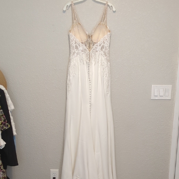 Essence of Australia D2457 white lace beaded sheer sleeveless wedding dress - Picture 6 of 15